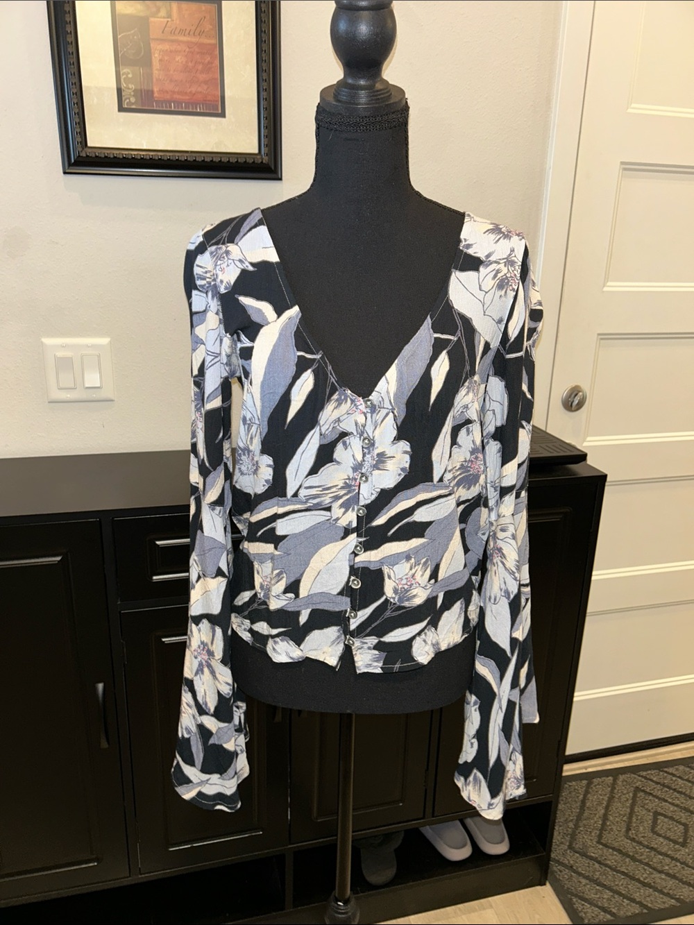 Billabong Floral V-Neck Button Front Flutter Sleeve Blouse